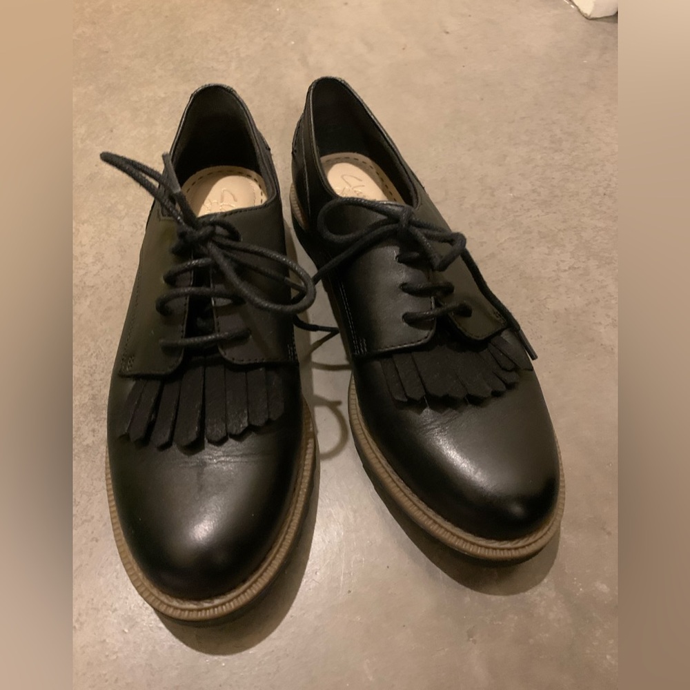 Clarks size 6 black loafers